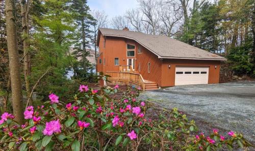 Newbury House | Waterfront Charm on Lake Sunapee