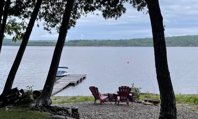 Cambridge-Narrows Cottage | Waterfront Cozy Cottage