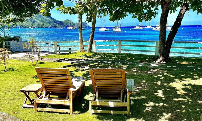 Mount Pleasant Bay Cottage | Waterfront Cottage on Belmont Walkway in Bequia