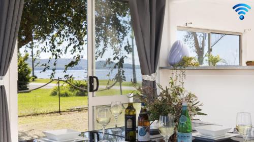 Swan Bay House | Waterfront Cottage