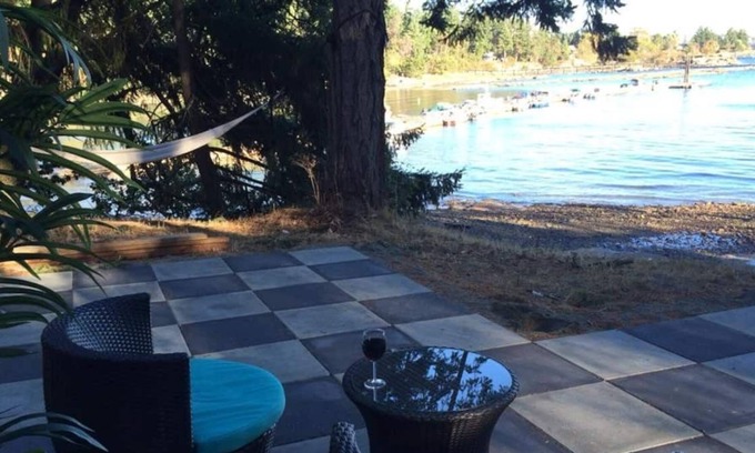 Regional District of Nanaimo Cottage | WATERFRONT Cottage