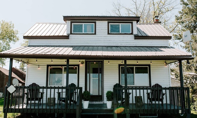 Wolfe Island Cottage | Waterfront Cottage in Marysville Wolfe Island - Fisherman's Cottage