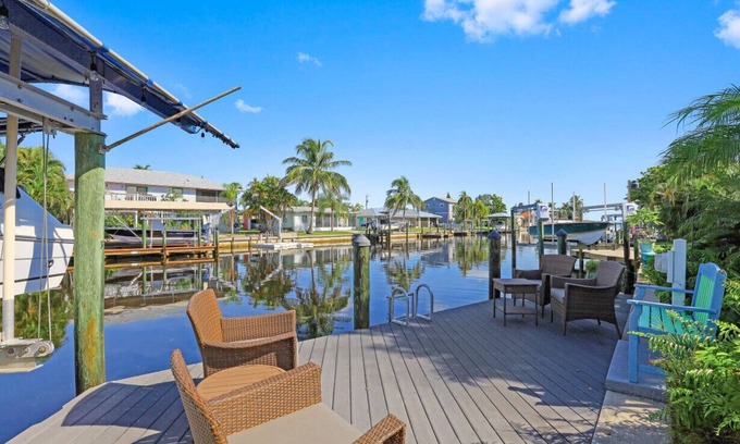 Matlacha Cottage | Waterfront cottage in Matlacha, FL - Unavailable at this time due to Hurr Ian.🌴