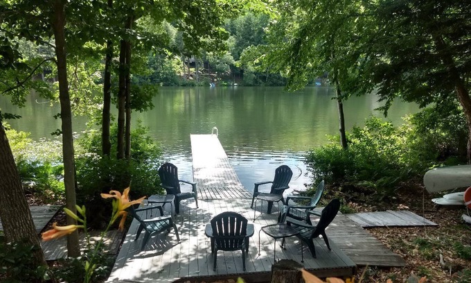 Newbury House | Waterfront Cottage, Modern Comfort