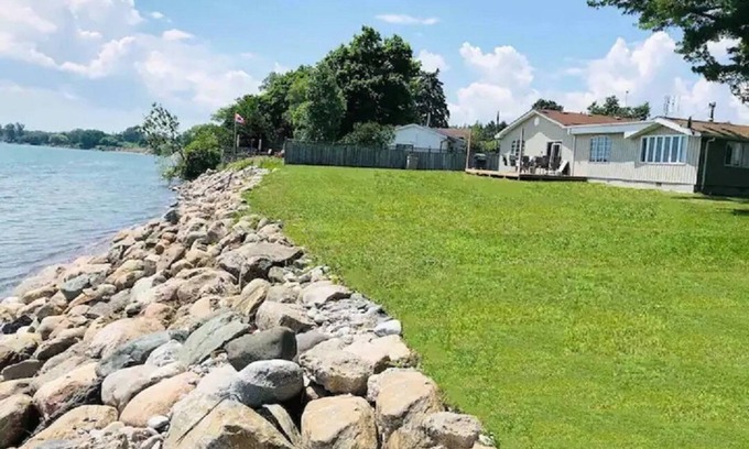 Colborne Cottage | Waterfront Cottage Moondance