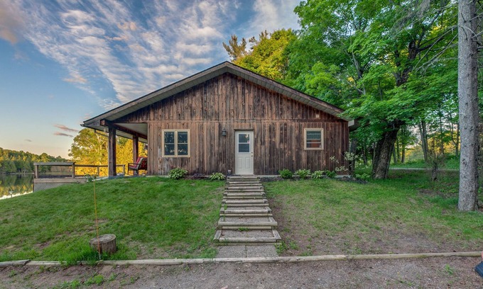 Bancroft Cottage | Waterfront cottage near Gaffney lake