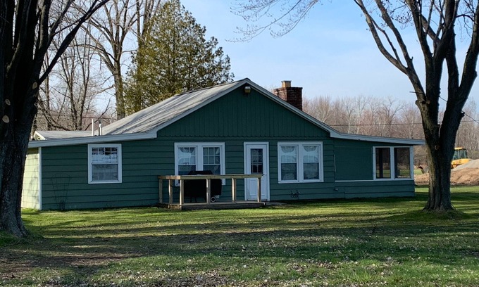 Oconto Cottage | Waterfront cottage near Oconto