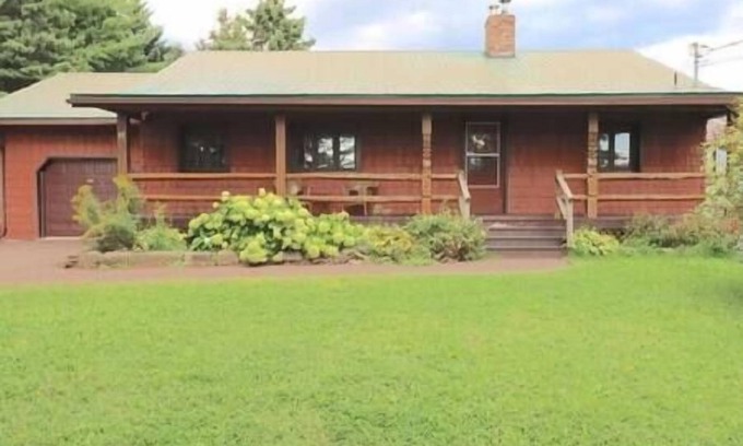 Saint-Joseph-de-Kent House | Waterfront - Cozy Baie Chalet