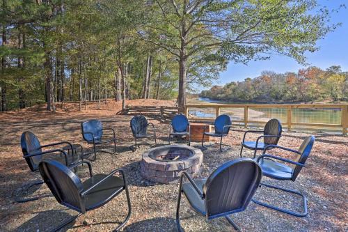 Arkadelphia House | Waterfront Deck Home on Ouachita River!