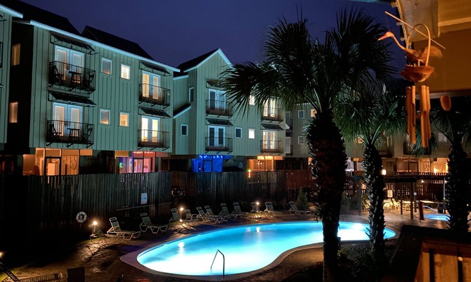 Carrabelle Condo | Waterfront family community. Swimming pool & hot tub