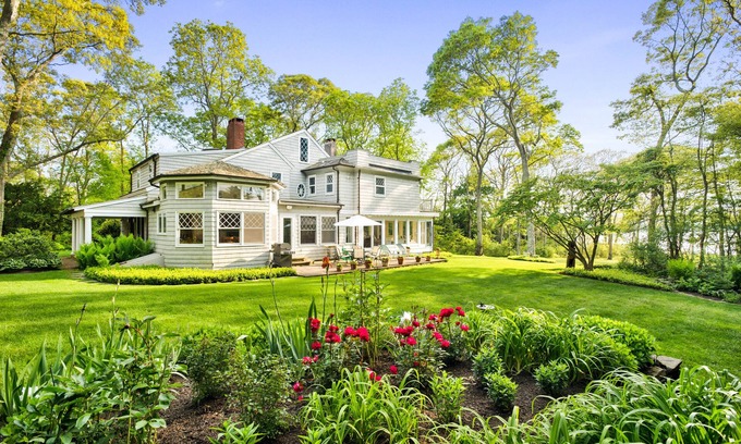 Wainscott House | WATERFRONT GEORGICA POND AND BOATHOUSE