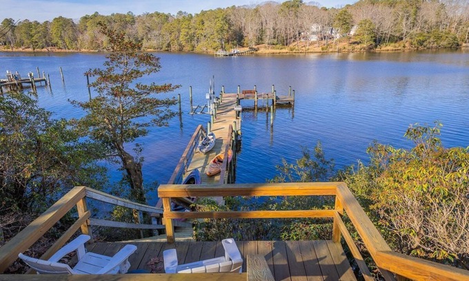 Lancaster House | Waterfront Getaway + Game Room, Kayaks, Firepit