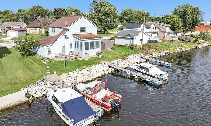 Algoma House | Waterfront Getaway with Boat Slip/Dock and Spectacular Sunsets on Ahnapee River