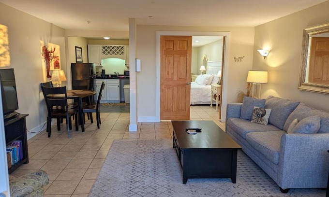 Edgecomb Apartment | Waterfront ground floor condo Sheepscot Harbour Vacation Club 1 Bedroom Condo #205