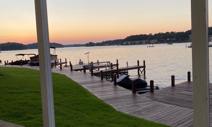 Lake Hamilton Condo | Waterfront Ground level condo on Lake Hamilton