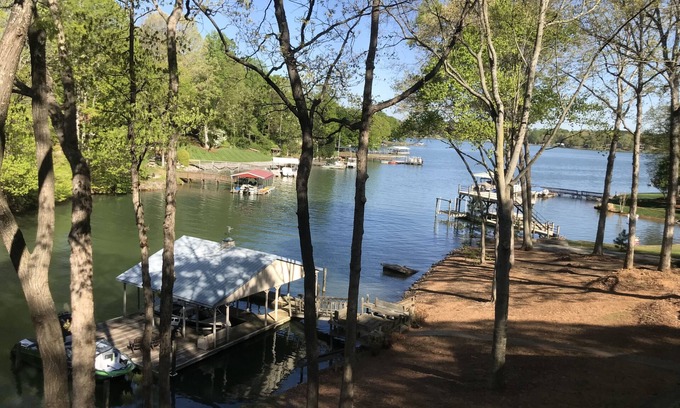 Mooresville House | Waterfront Guest House on Beautiful Lake Norman