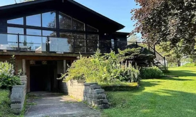 Howe Island House | Waterfront Haven on Howe