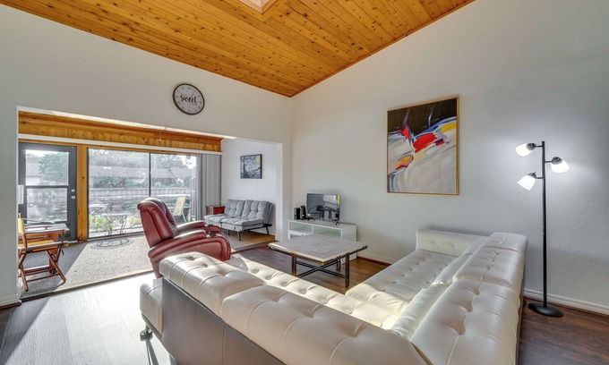Grenelefe House | Waterfront Haines City Townhome w/Community Pool!