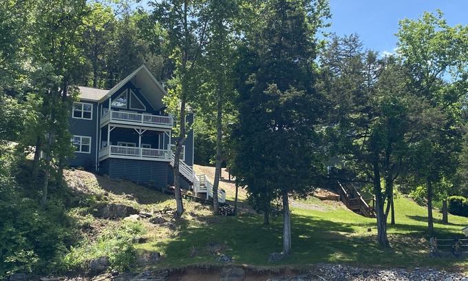 La Follette House | Waterfront Home. 6BR/5B, 2 Story Dock, Sleeps 19.