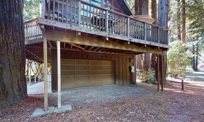 Northwood House | Waterfront home by golf course with W/D & full kitchen - dog-friendly