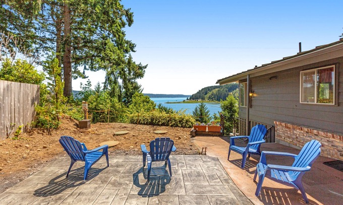 Eldon House | Waterfront home on Hood Canal with gorgeous view, balcony, deck, & washer/dryer