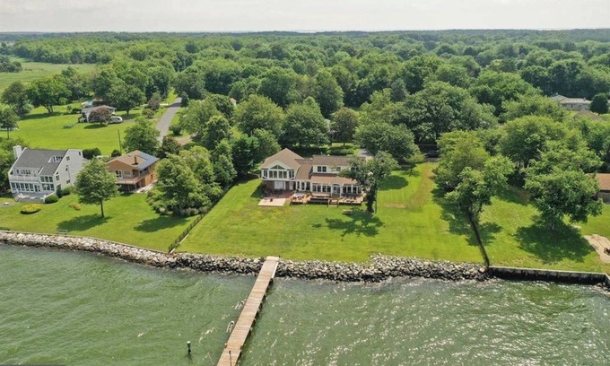 Stevensville House | Waterfront Home on the Chesapeake Bay with Pier only 30 min from naval academy