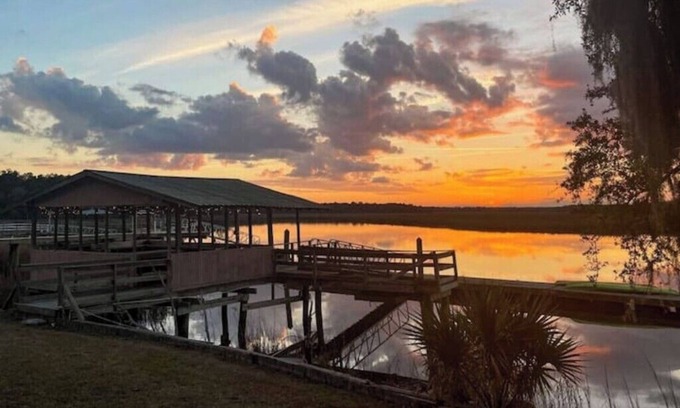 Midway House | Waterfront Home with shared dock + Paradise on the water.