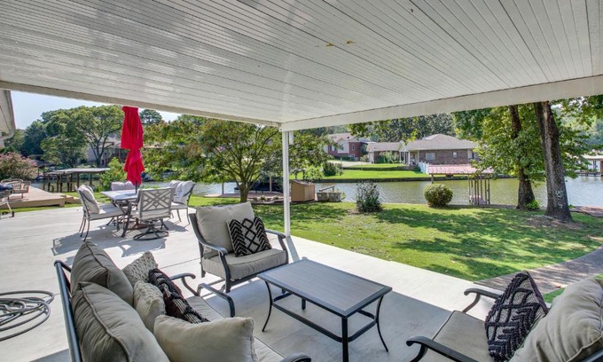 Hot Springs House | Waterfront Hot Springs Home with Dock and Porch!