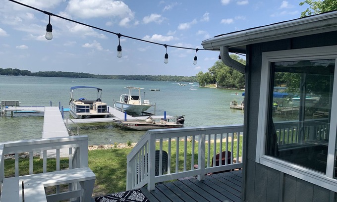 Peninsular Park House | Waterfront Lake Cottage - Upper Nemahbin Lake