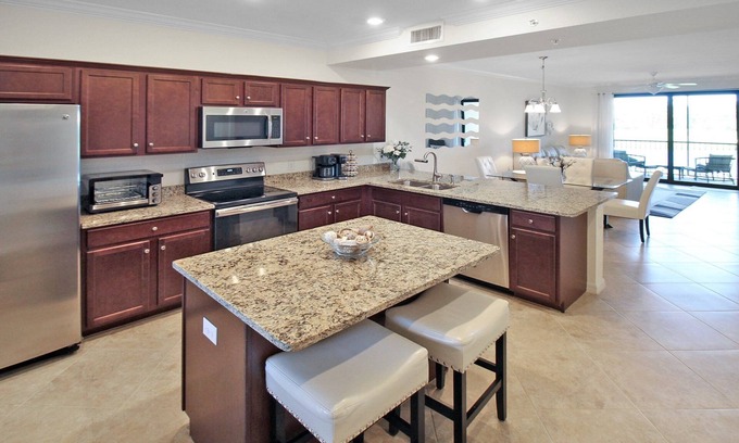 Lakewood Ranch Condo | Waterfront Lakewood National condo overlooking the 11th green - Golfers Grove
