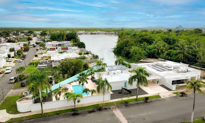 Sabana Abajo Villa | Waterfront Luxury Villa With Amazing Private Pool and Dock