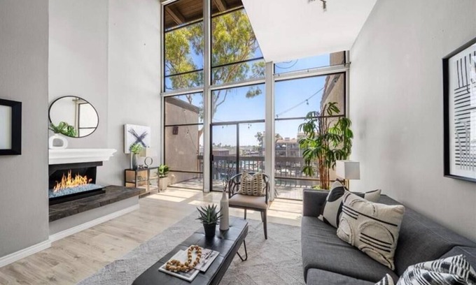 Marina Pacifica Apartment | Waterfront marina penthouse loft