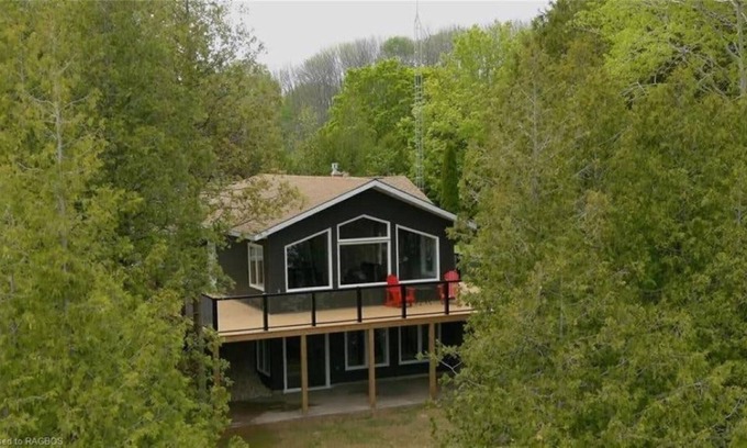 Brockton House | Waterfront Modern calming 3 bedroom Lake house - Pearl Lake