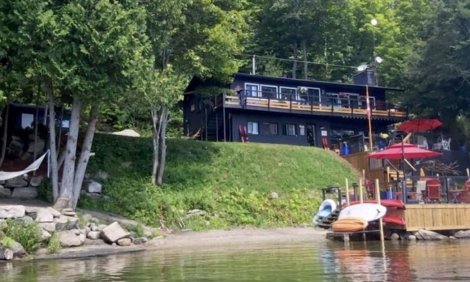 Utterson Cottage | Waterfront Muskoka Cottage. Hot Tub. Water Toys. Pool Table & all Amenities Inc.