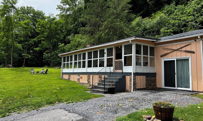 Bellepoint Cabin | Waterfront on the New RIver