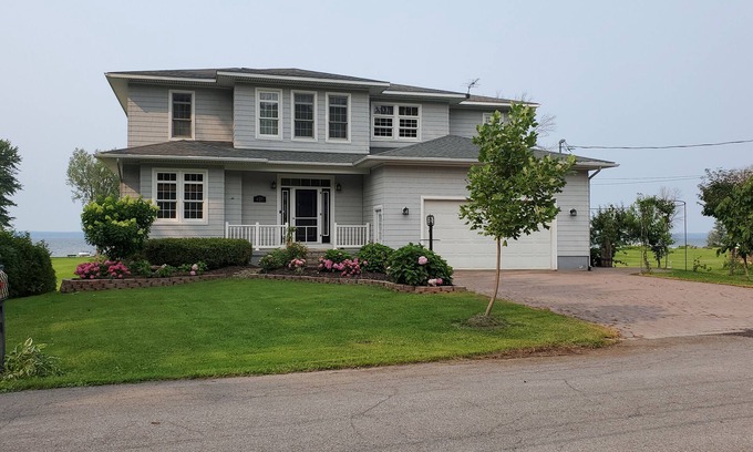 Bridgeport House | Waterfront Oneida Lake Gem House