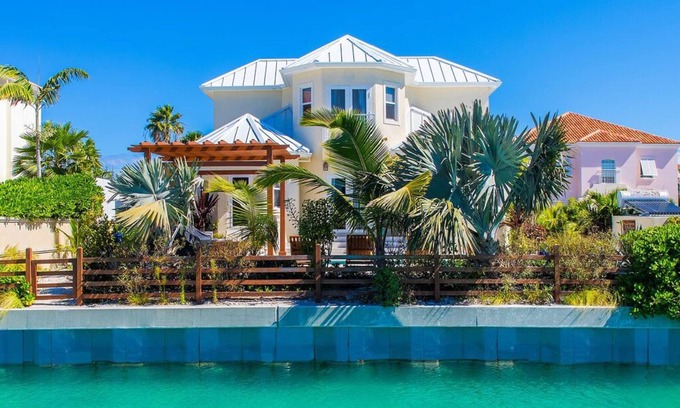 Leeward Settlement House | WATERFRONT& Private POOL @Hawksbill House in safe, prestigious area