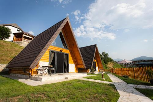 Mojkovac House | Waterfront Peace