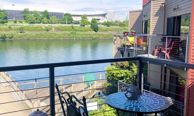 Pearl District Condo | Waterfront Pearl, Great Views, w/dedicated Parking