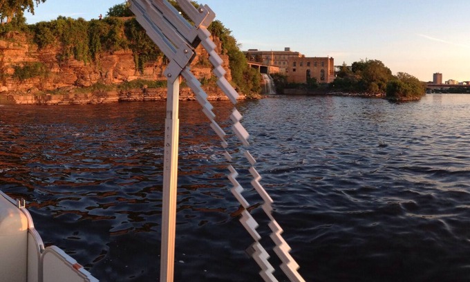 Hull Condo | Waterfront Penthouse Condo facing Parliament Hill and Ottawa River Sleep 4!