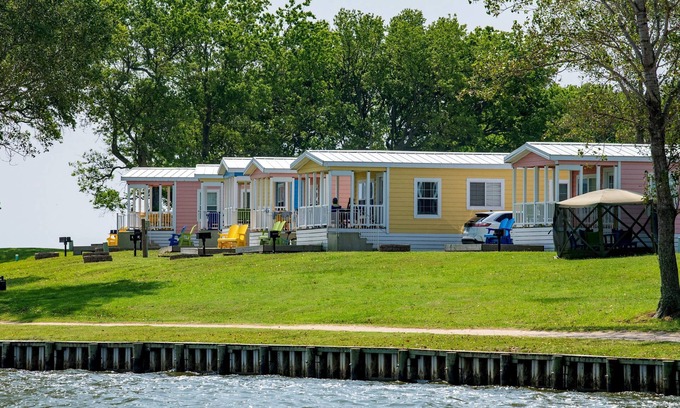 Coinjock Cottage | Waterfront Pet-friendly Cabin in Currituck Sound Campground (WF37)