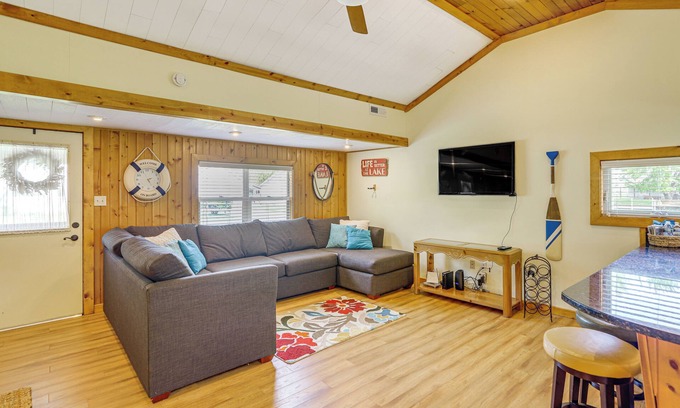 Port Clinton Cottage | Waterfront Port Clinton Cottage w/Fire Pit!