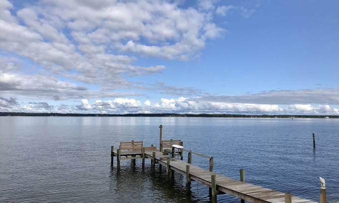 Rock Point House | Waterfront - renovated 3 bedrooms 2 full baths cottage