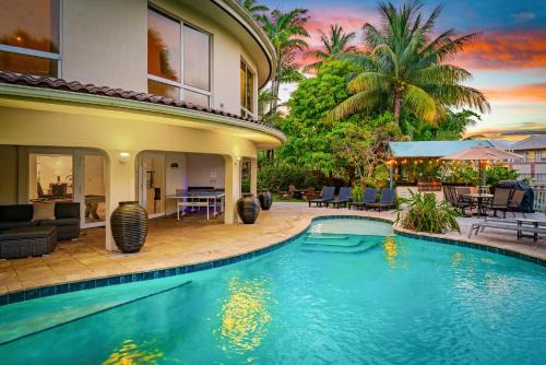 Oakland Park House | Waterfront Retreat: 7BR Villa with Pool Jacuzzi