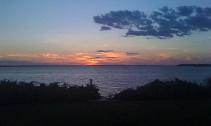 Portsmouth Cottage | Waterfront - secluded beachfrontnlast min. deal 10% off 8/23 to 8/30.