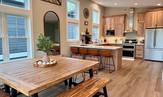 Duluth House | WATERFRONT SHORELINE HOME Views Modern Sauna 20% Off Bike Rental+MTB Pass