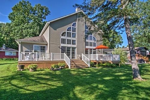 Vandalia House | Waterfront Vandalia House with Dock on Donnell Lake!