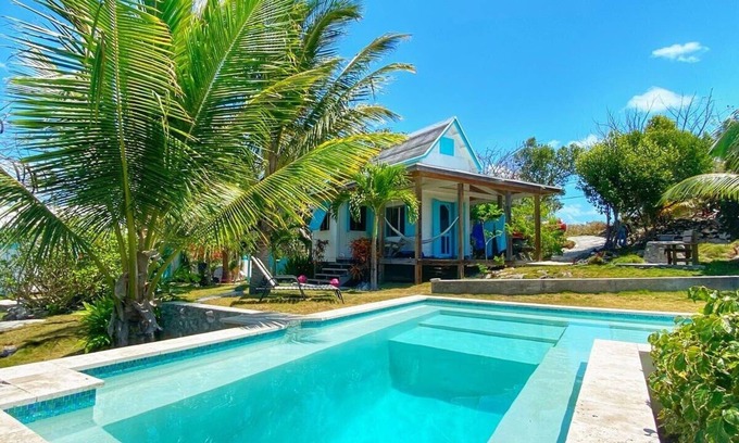 Gregory Town Cottage | WATERFRONT W/POOL, TAMARIND TREE