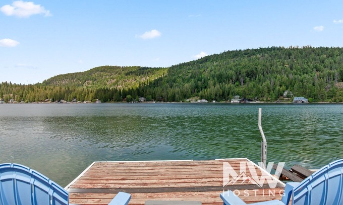 Sagle Cabin | Waterfront w/Swim Dock, Views, Kayaks & Paddleboards!