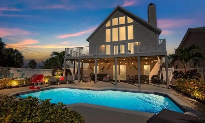 Apollo Beach House | Waterfront with Heated Pool